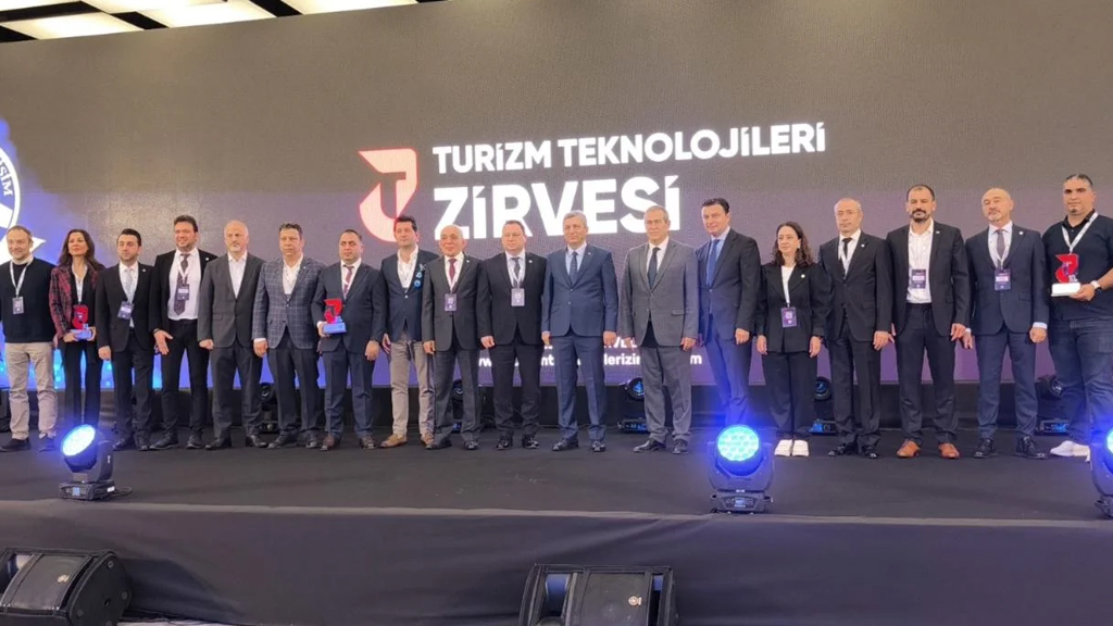 Teknoloji turizmi şekillendiriyor! Antalya’daki zirvede kritik mesajlar